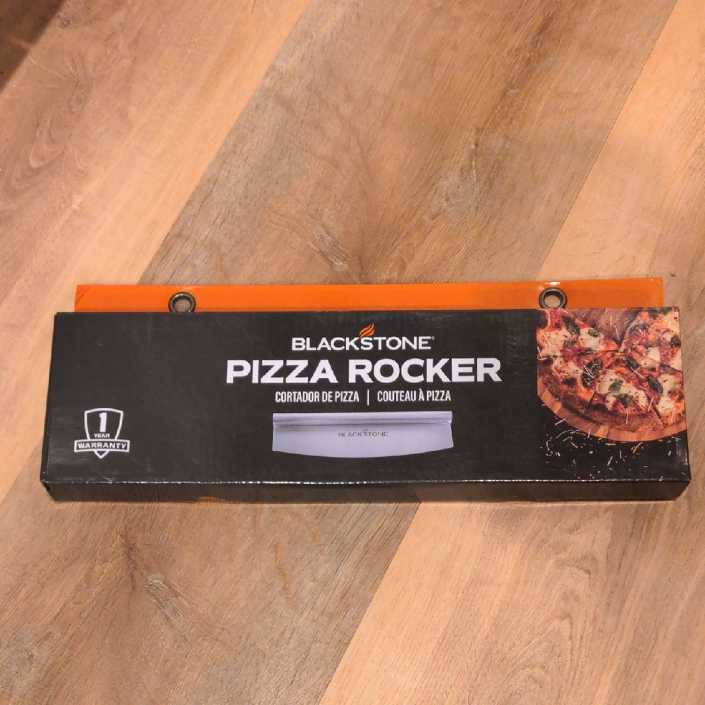 new‎ in box 14" Blackstone Pizza Rocker